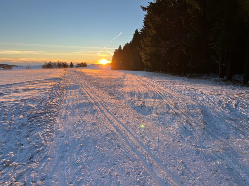 Pondělí 1. prosince: Obleva dává najetým stopám zabrat