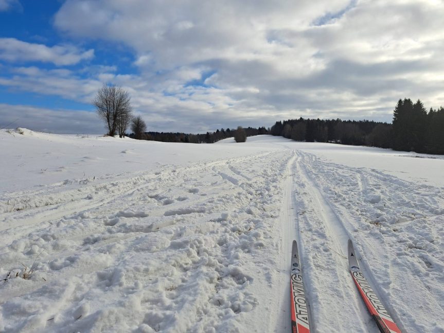 Pondělí 5. ledna: Včera odpoledne byly oživeny trasy na bruslení