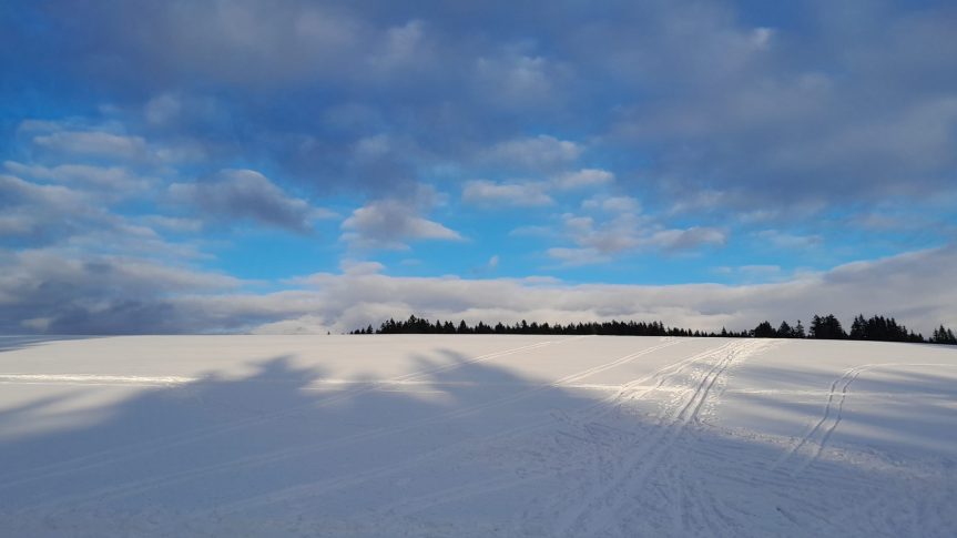 Úterý 6. ledna: Na bruslení byla včera odpoledne obnovena trasa okolo Slavkovic
